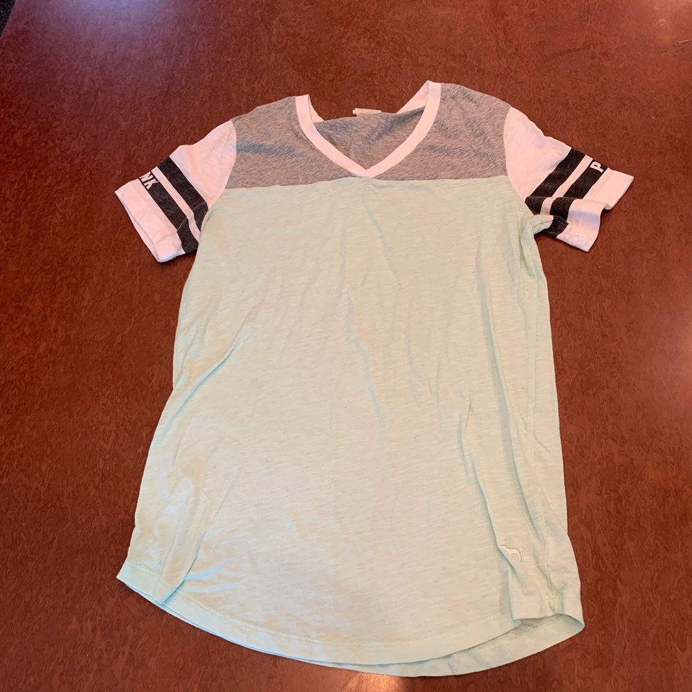 pink tshirt
